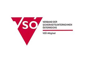 Ein rotes Dreieck mit weißem Text "VSÖ" und der Aufschrift "Verband der Sicherheitsunternehmen Österreichs, VSÖ-Mitglied".